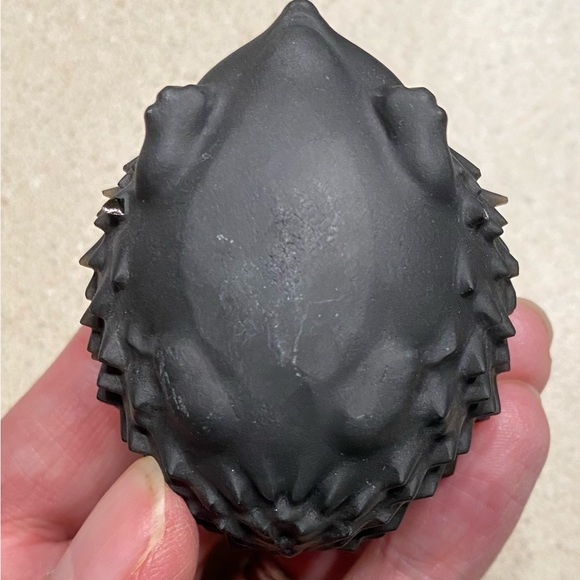 COPY - Black obsidian hedgehog approximately 2.25” x 2” across - Picture 4 of 8